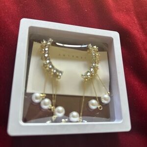 Chic Gold and Pearl Drop Earrings